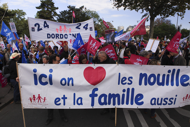 French protest against surrogacy