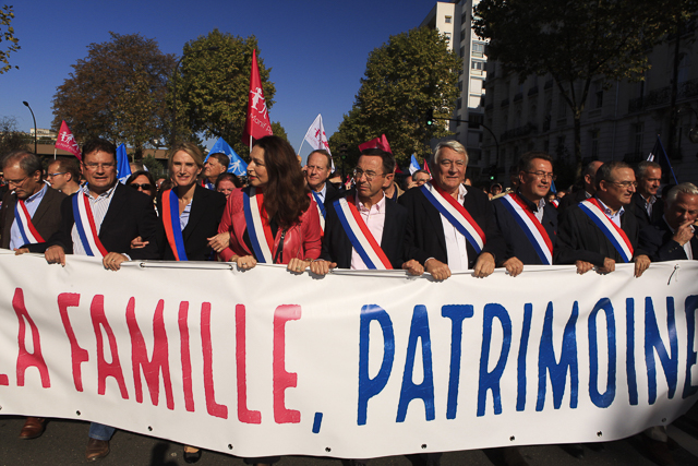 French protest against surrogacy